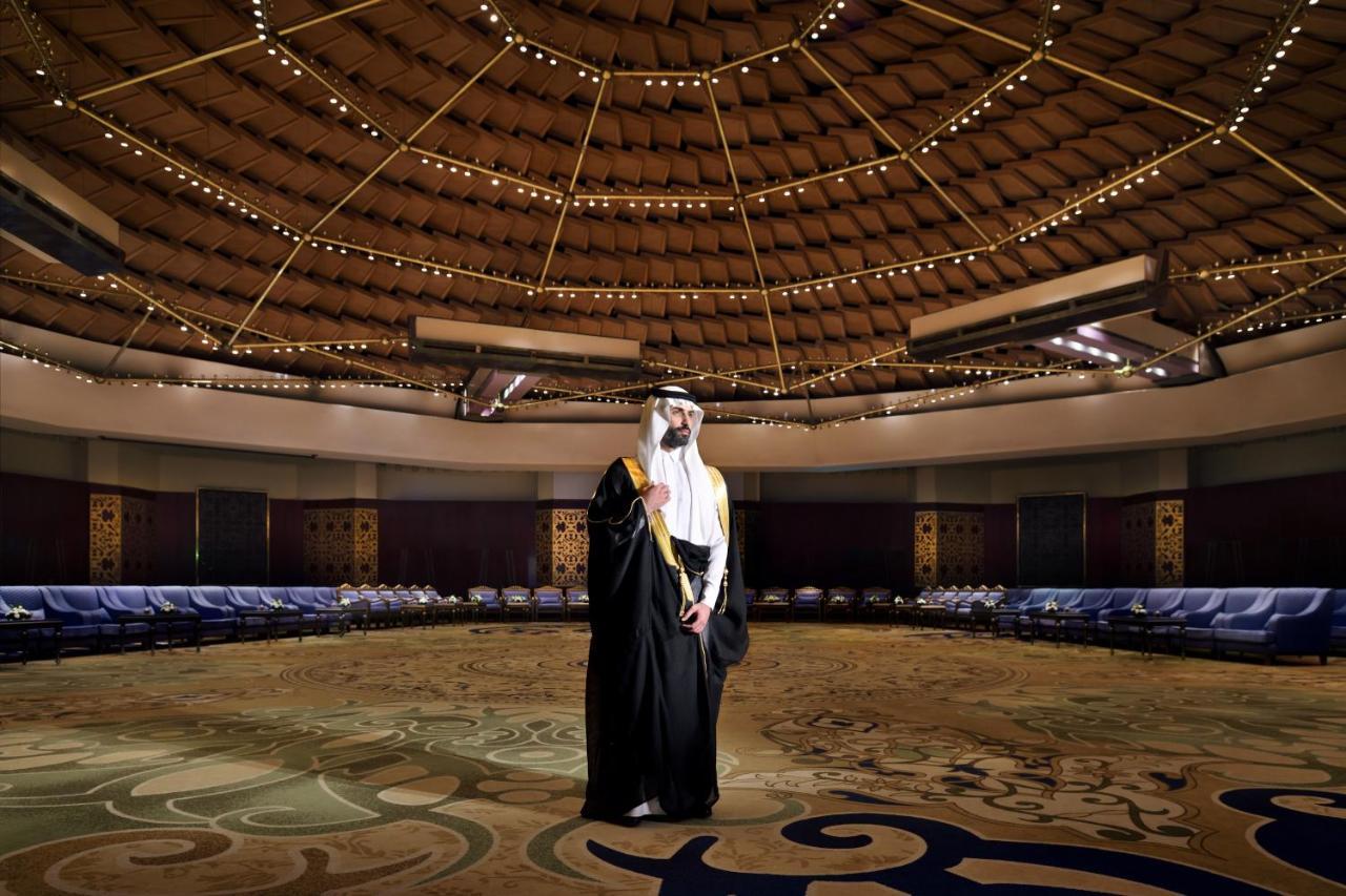 Intercontinental Riyadh By Ihg Εξωτερικό φωτογραφία Sheikh Ahmed at the opening of the Al-Shaqra National Museum