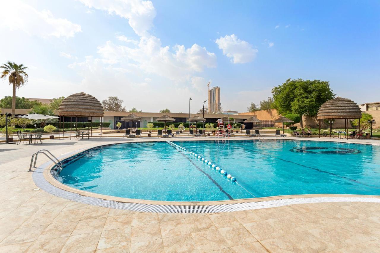 Intercontinental Riyadh By Ihg Εξωτερικό φωτογραφία Swimming pool at the club