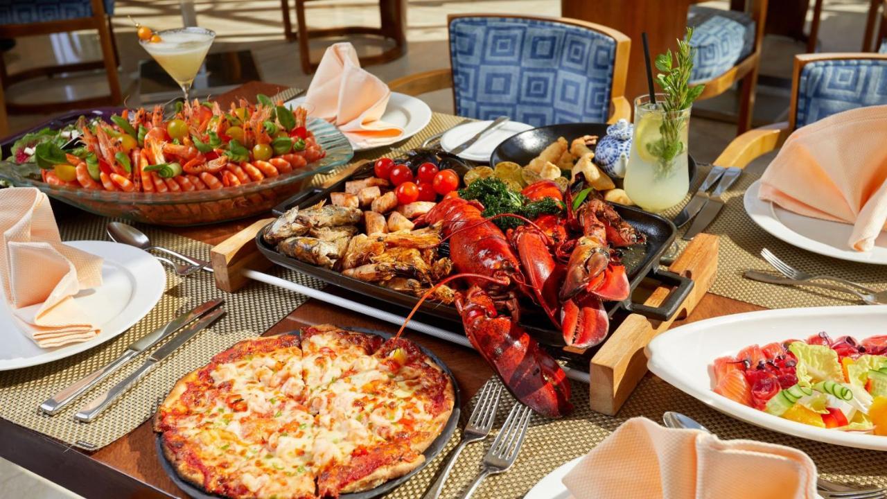 Intercontinental Riyadh By Ihg Εξωτερικό φωτογραφία A lobster dinner